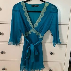 Luxe Arden B silk blouse. Size small.